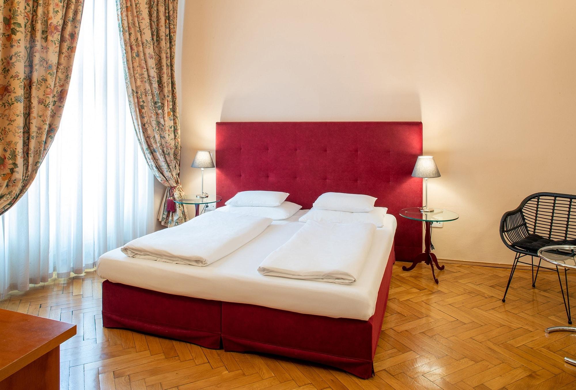 Boutique Hotel Dom - Rooms & Suites Graz Buitenkant foto