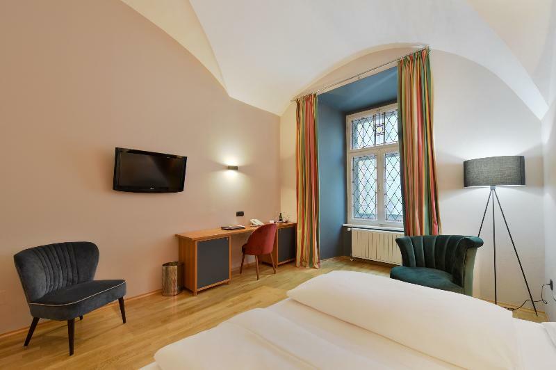 Boutique Hotel Dom - Rooms & Suites Graz Buitenkant foto